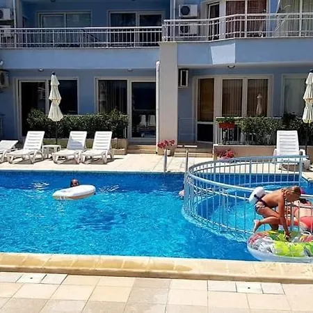 Family In Sunny Dream דירה